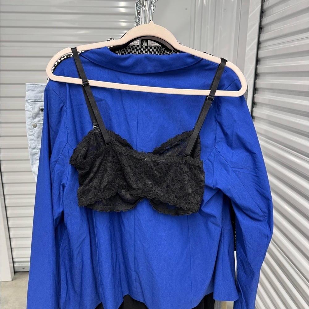 Torrid | Lace Bralette in Black | size 2 - Picture 2 of 3